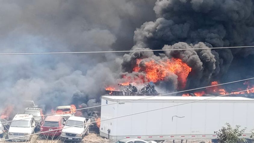 Sofocado incendio en corralón 01