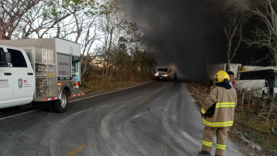 Sofocado incendio en corralón 04