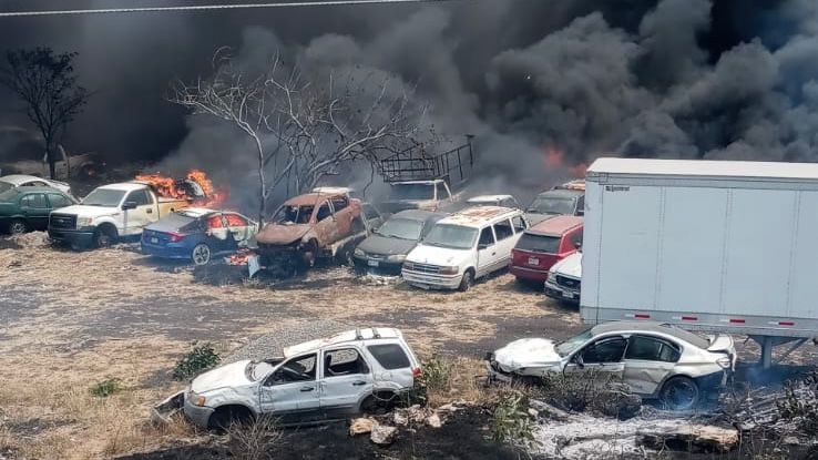 Sofocado incendio en corralón 10