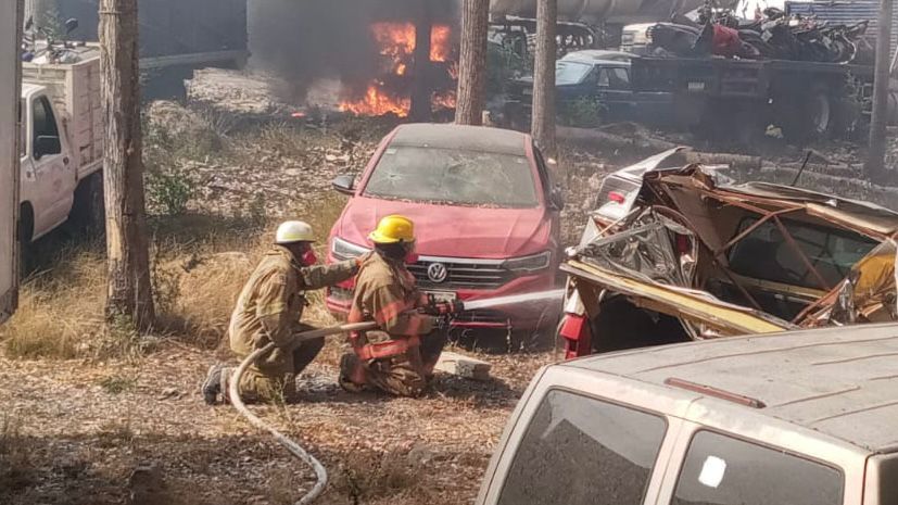 Sofocado incendio en corralón 11