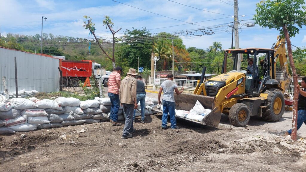 EZ atiende caminos afectados por lluvias 03