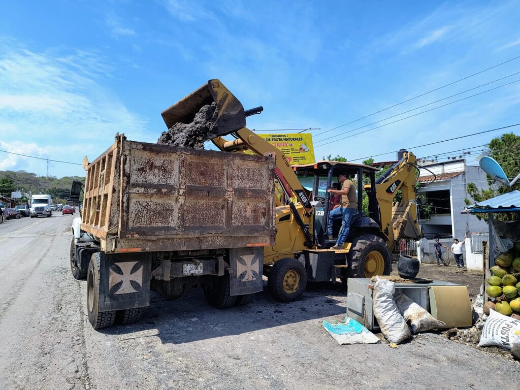 EZ atiende caminos afectados por lluvias 05