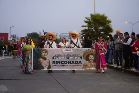 Desfile conmemorativo de la Revolución Mexicana 18